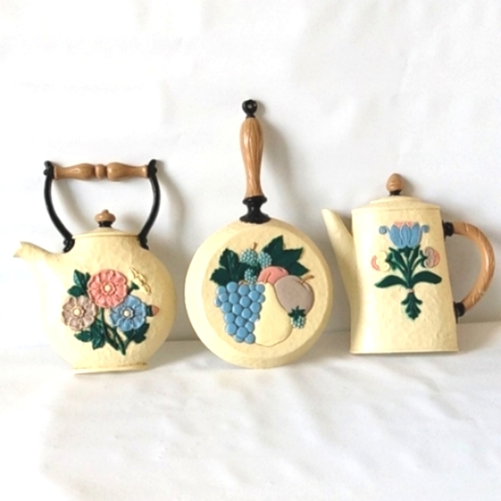 90's Home Interiors Kitchen wall plaques